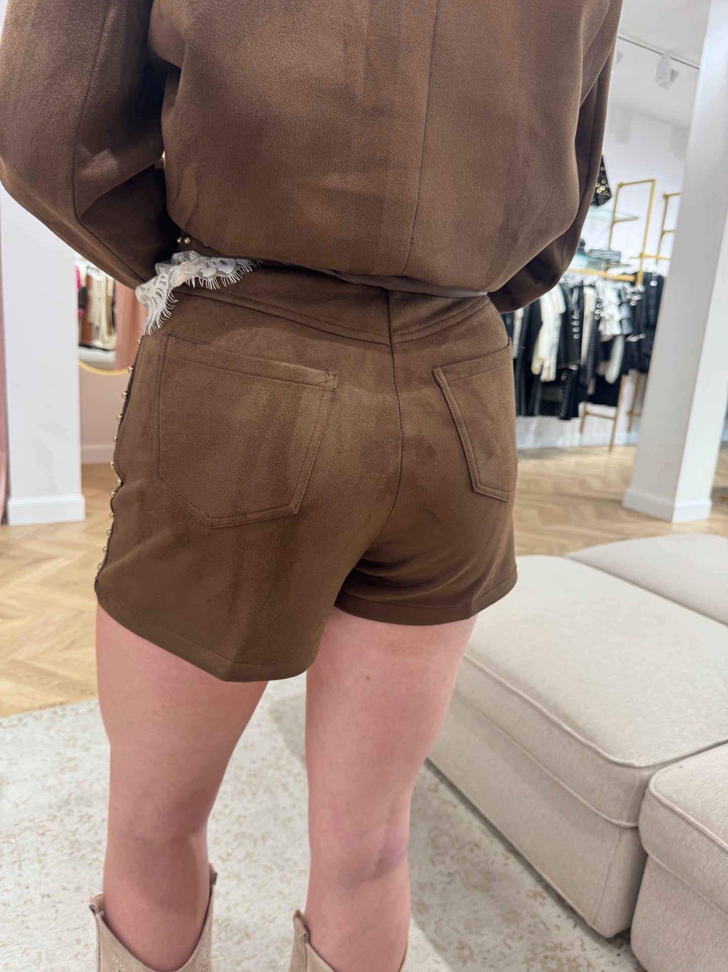Short grâce marron