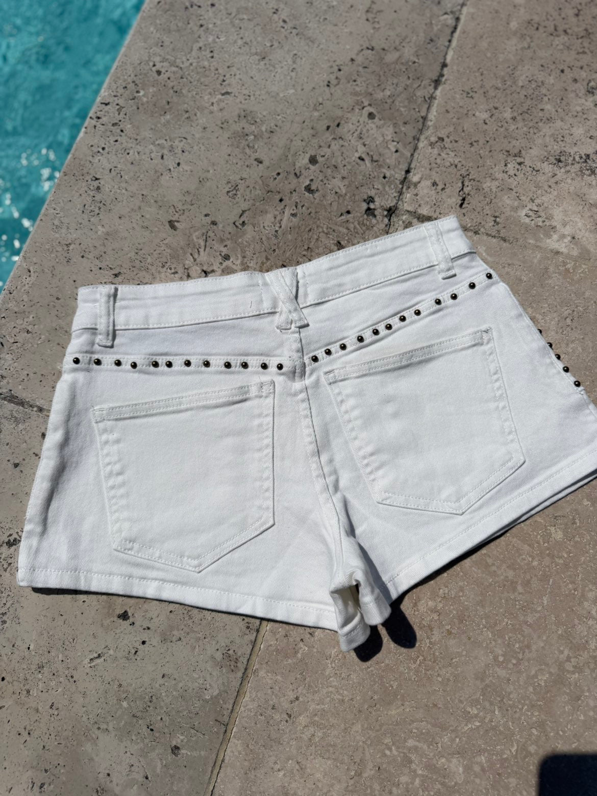 Short studs blanc