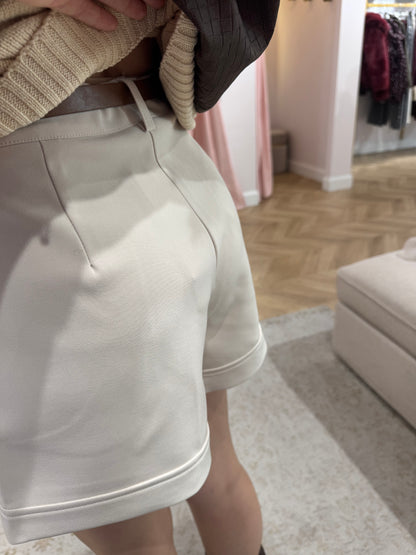 Short milky beige