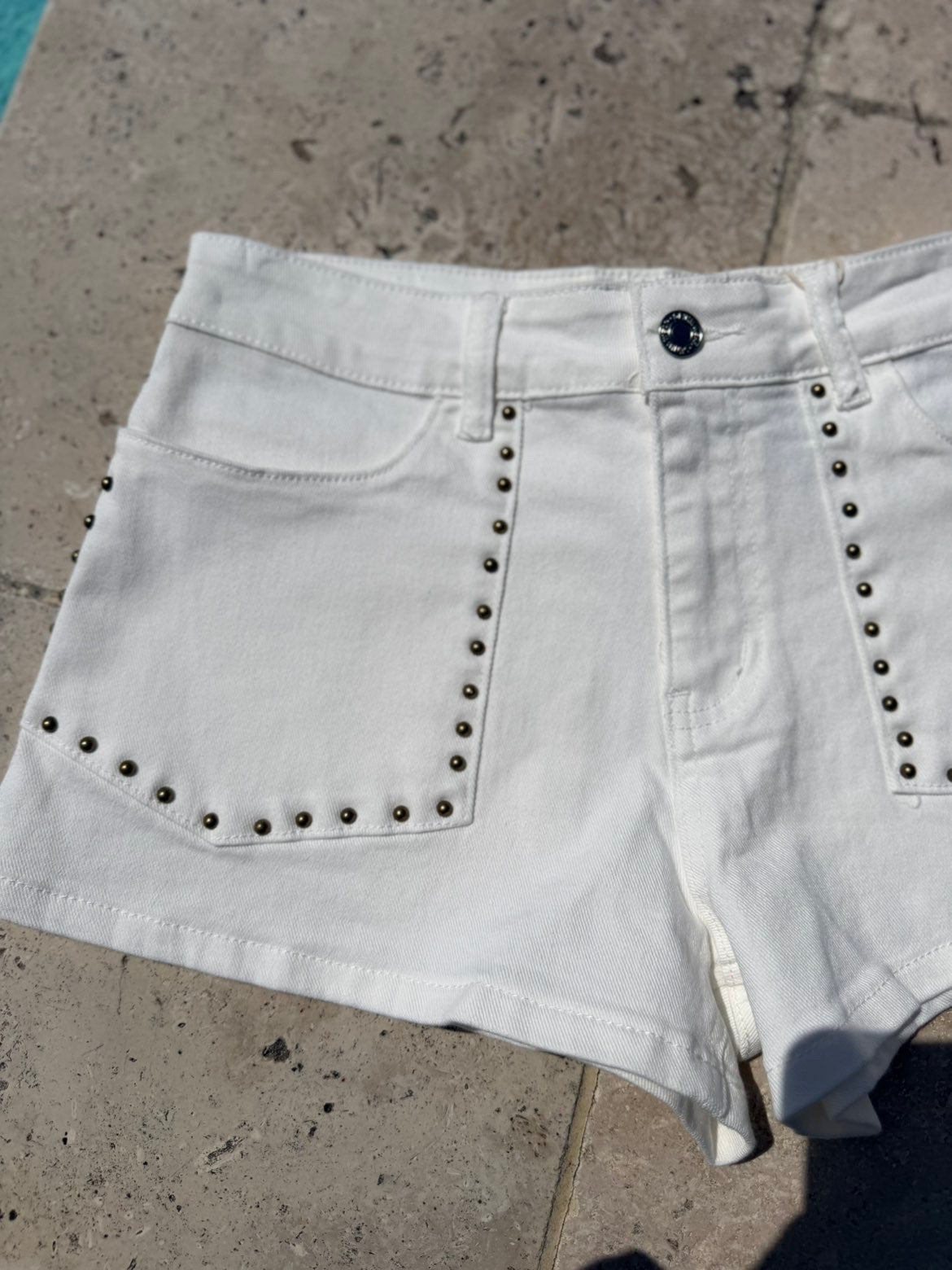 Short studs blanc