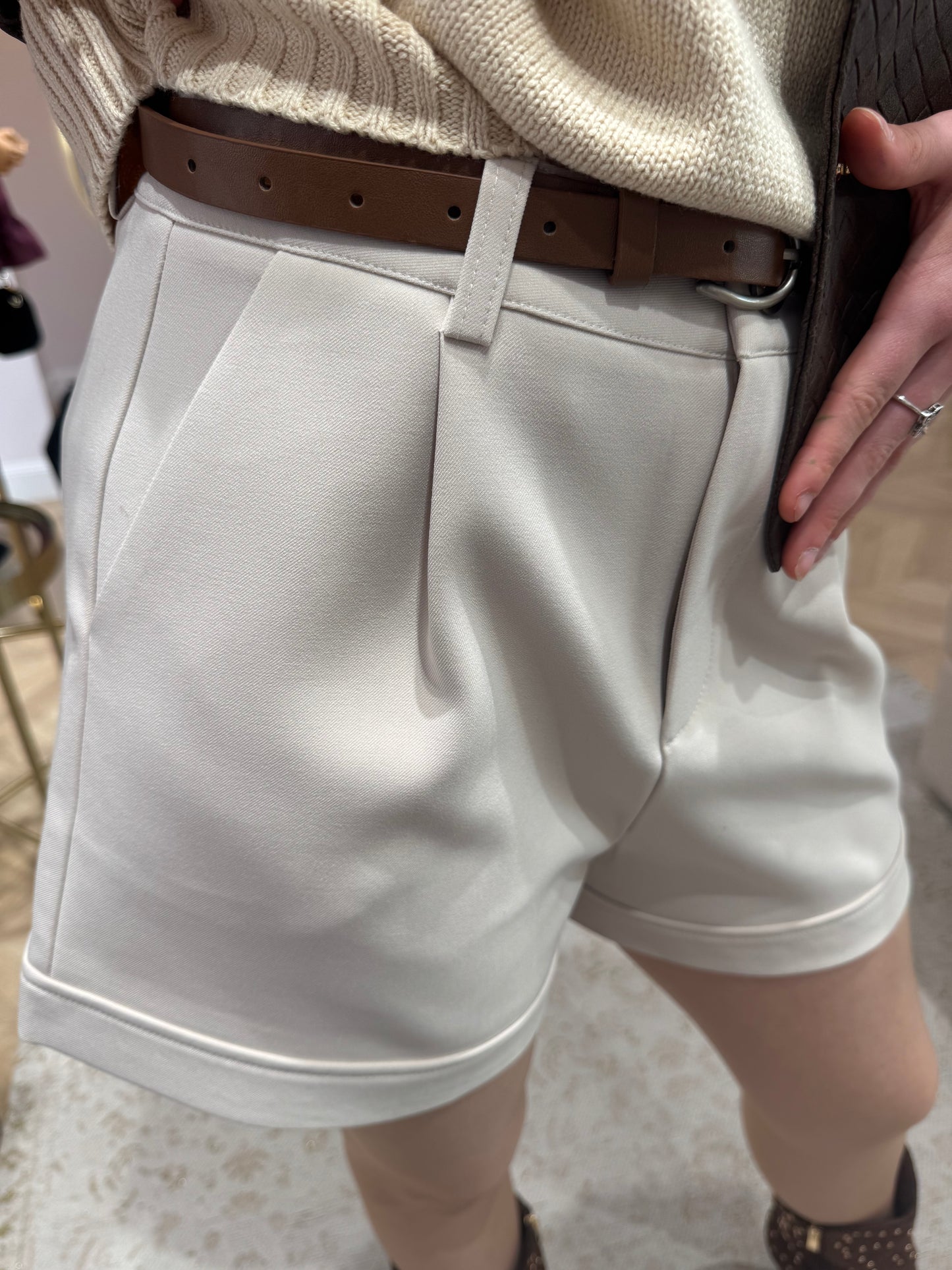 Short milky beige