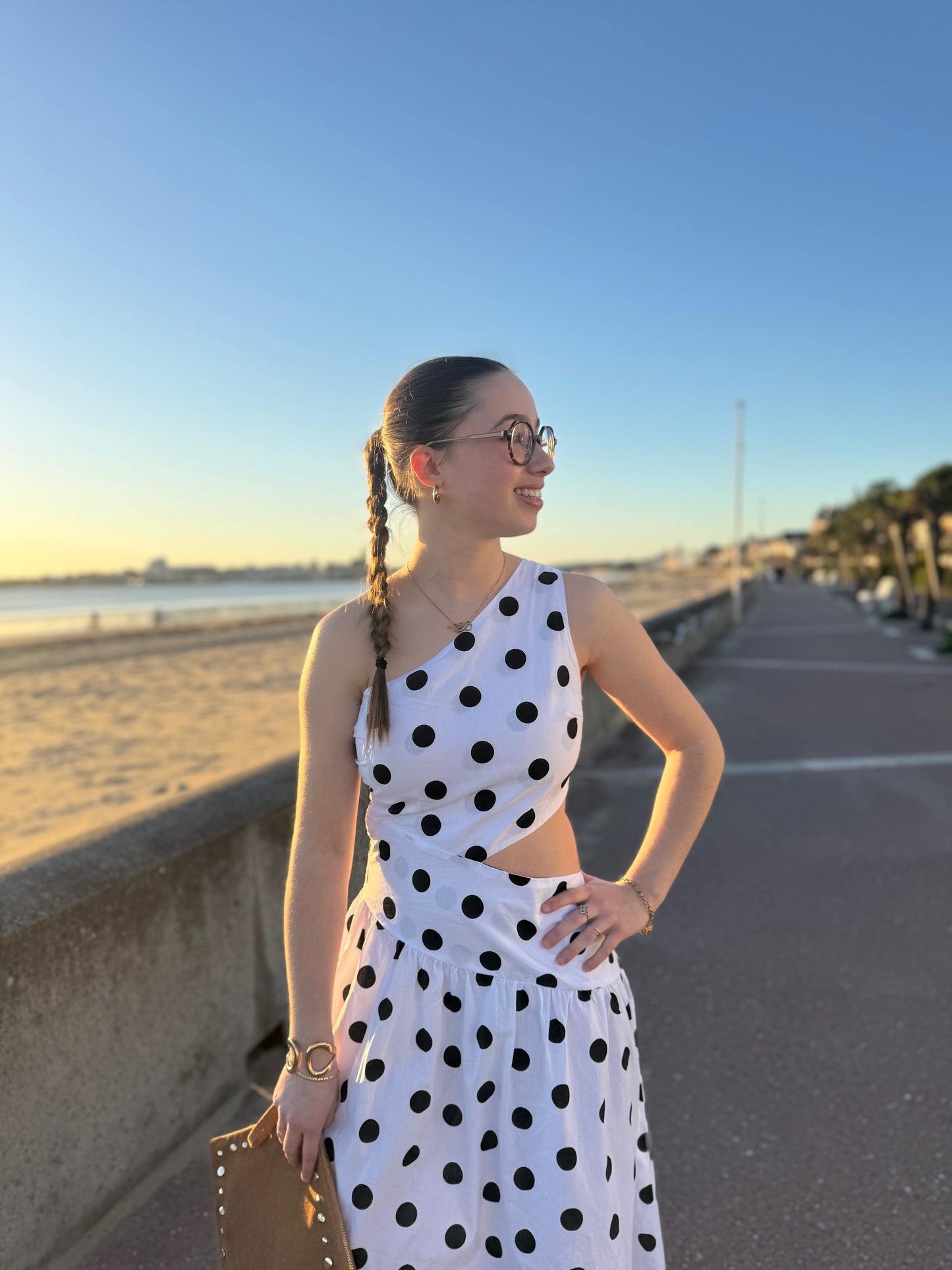 Robe cut out polka