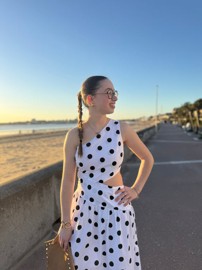 Robe cut out polka