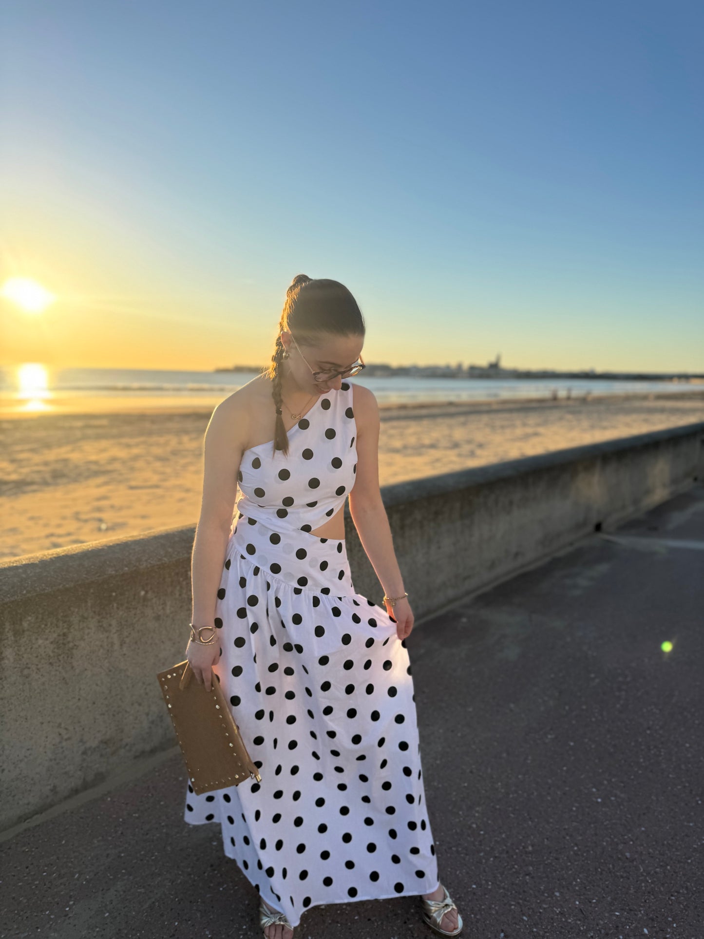 Robe cut out polka